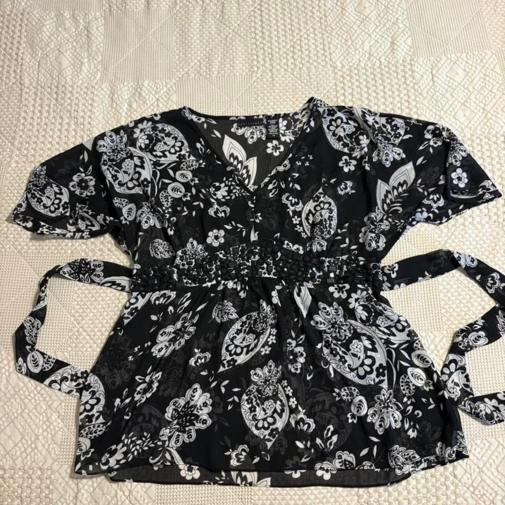 Y2K Apostrophe black and white paisley blouse with beaded tie waist